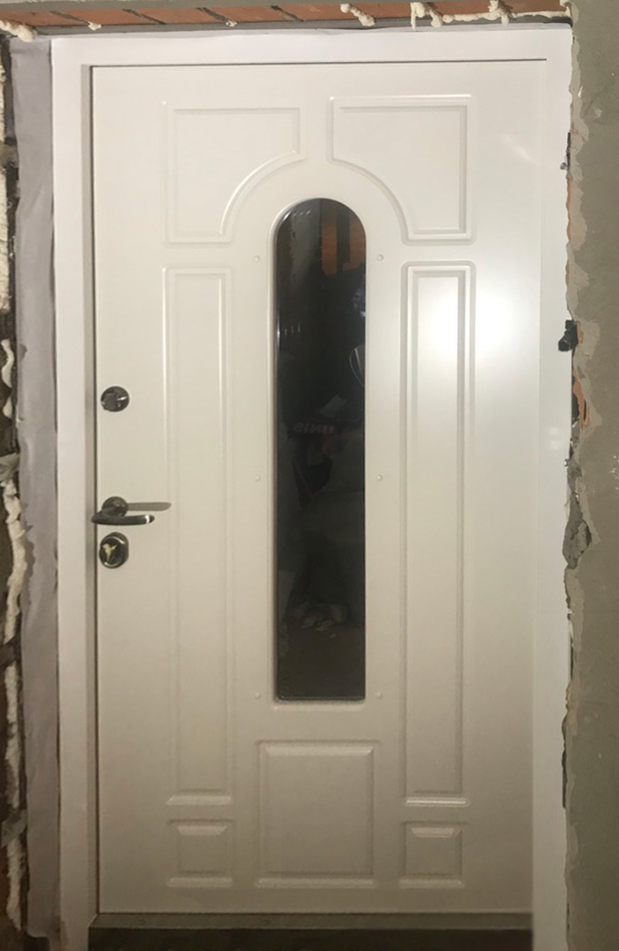 Входная дверь в частный дом 295АР1 вид изнутри